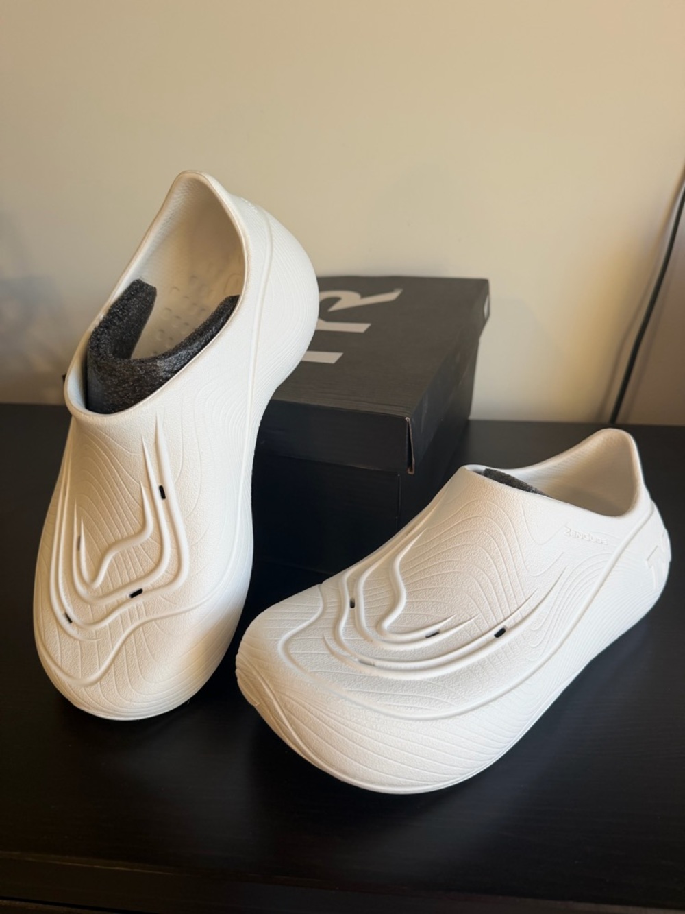 TYR ZENGLIDE Slip-On White Comfort Clogs